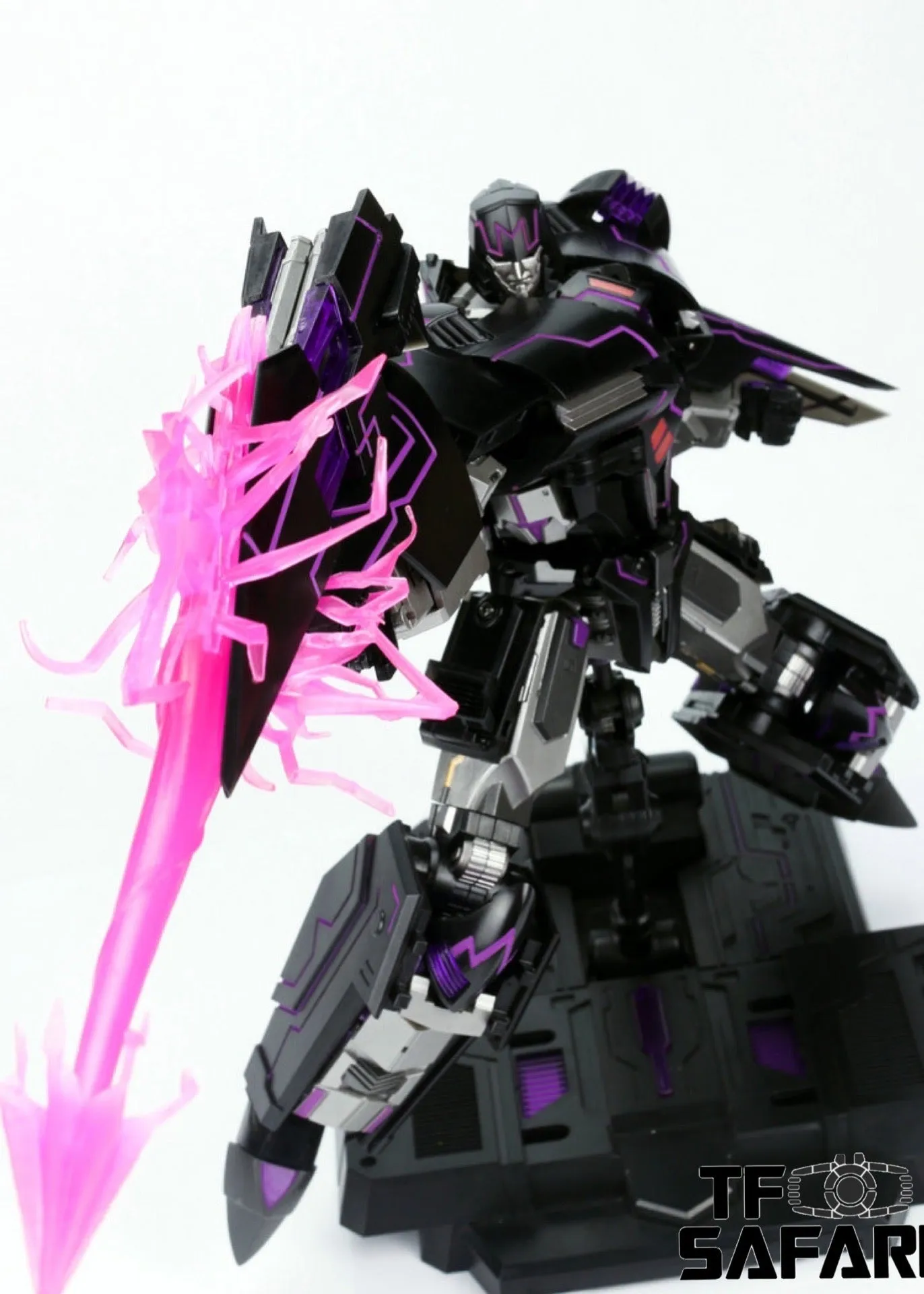 Generation Toy GT-02 GT02 (GT-03 GT-3) Tyrant (IDW Megatron) Reissue 24cm / 9.5"