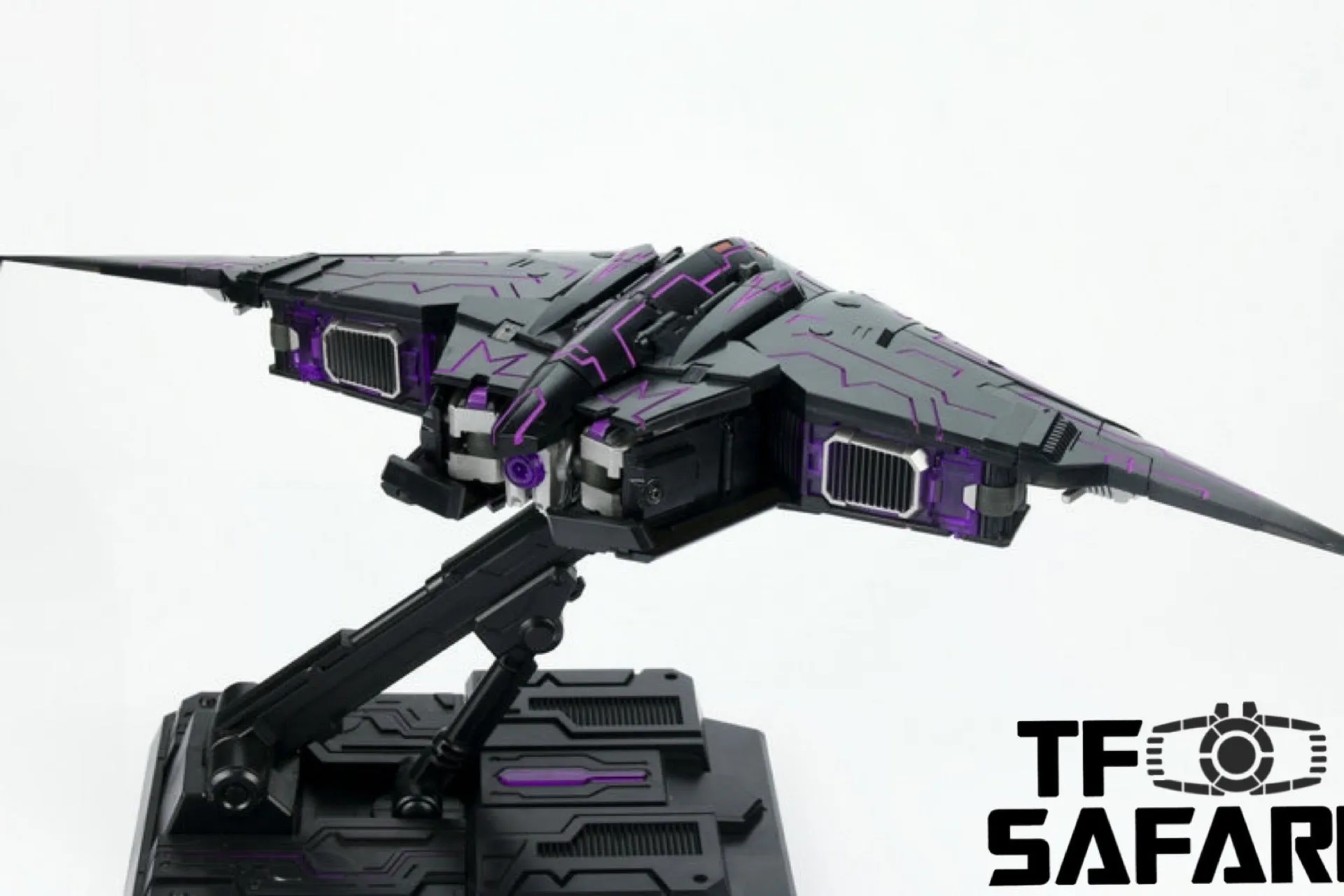 Generation Toy GT-02 GT02 (GT-03 GT-3) Tyrant (IDW Megatron) Reissue 24cm / 9.5"