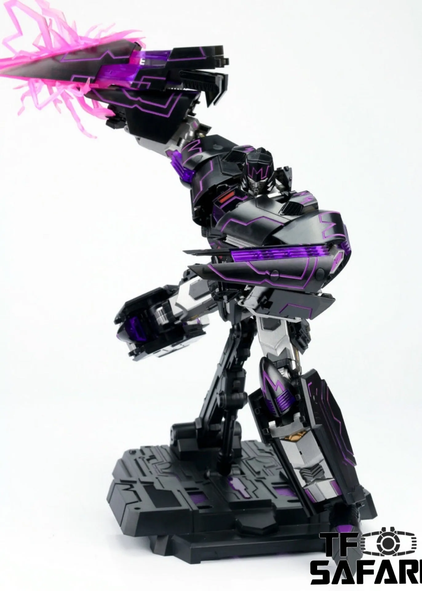 Generation Toy GT-02 GT02 (GT-03 GT-3) Tyrant (IDW Megatron) Reissue 24cm / 9.5"