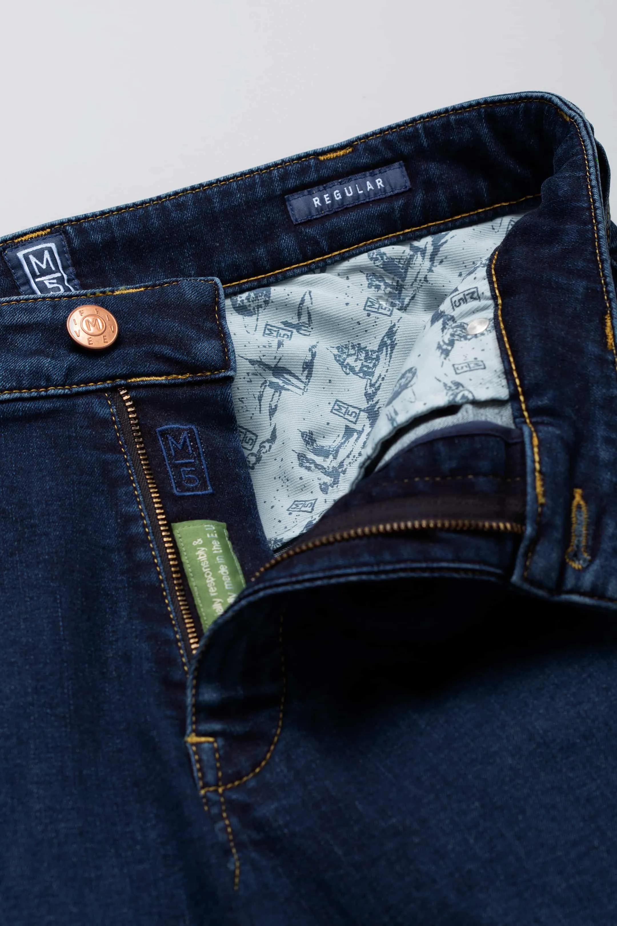 M5 - Regular Fit Denim Jeans