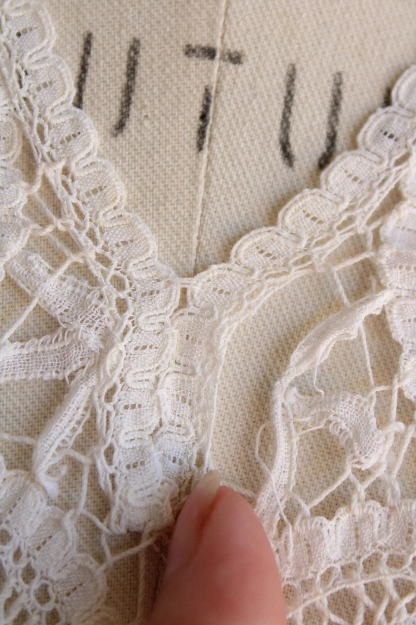 Vintage 1940s 1950s White Detachable Lace Collar