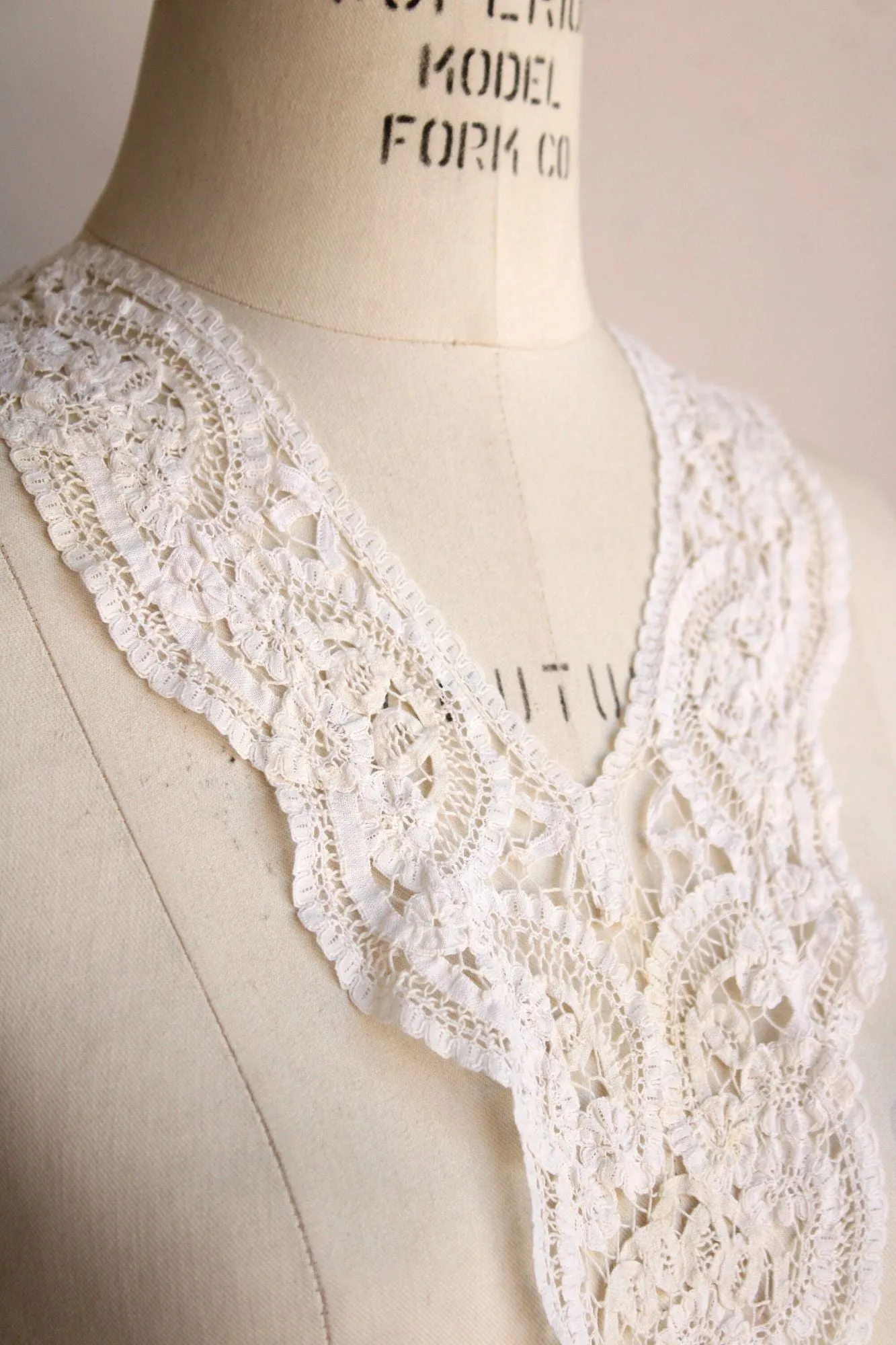 Vintage 1940s 1950s White Detachable Lace Collar